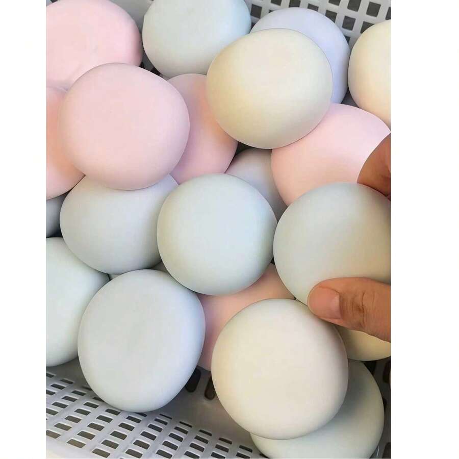 1个手工麻糬减压玩具，软糯糯米馅，挤压即可缓解压力，薄如冰皮，麻糬质地柔软，是办公室、派对、愚人节的理想礼物（无针）