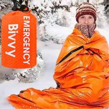 Bộ dụng cụ sinh tồn khẩn cấp gồm 1 túi ngủ, chăn chống thấm nước, nhẹ, chống ẩm bằng màng nhôm polyethylene, kèm còi và móc khóa, thích hợp cho cắm trại, leo núi, thám hiểm, cách nhiệt giữ ấm, chống hạ thân nhiệt. Chất liệu màng nhôm polyethylene dày dặn được nâng cấp, chống gió, chống thấm nước, giữ nhiệt hiệu quả, giúp nhanh chóng trì hoãn nguy cơ hạ thân nhiệt trong các tình huống khẩn cấp. - túi ngủ khẩn cấp - Xem 3