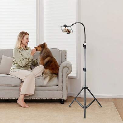 轻便可调节三脚架，最高可达127.0厘米，适合旅行和视频录制，包含手机支架和夹子，具备遥控拍摄功能，是录制会议和直播的理想之选。