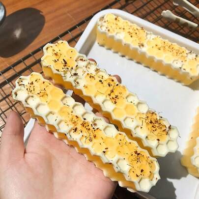 Đồ chơi bóp mềm hình tổ ong bằng chất liệu TPR, đồ chơi giảm căng thẳng, mang lại trải nghiệm thư giãn, thích hợp cho văn phòng, học tập, trang trí bàn làm việc hoặc làm quà tặng sáng tạo, quà sinh nhật/ngày lễ.