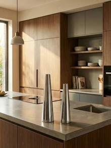 1 chiếc bình hoa hình nón tối giản bằng thép không gỉ, thích hợp để đặt trên bàn cà phê phòng khách, bàn ăn, bàn đầu giường phòng ngủ, bàn học hoặc tủ ở lối vào. Sản phẩm cũng có thể dùng làm quà tặng tân gia, quà cưới, quà kỷ niệm, quà sinh nhật và quà Ngày của Mẹ. - Nhiều phong cách - Xem 3