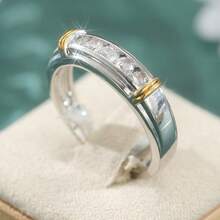 简约复古双色设计戒指，镶嵌纯白色宝石，线条流畅优雅。精致高贵，适合作为女士的结婚或订婚戒指。 - 銀色 - 查看 3