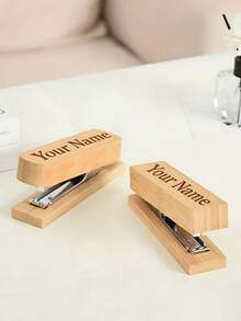 Nội dung văn bản tùy chỉnh LOGO Tạm biệt những món quà nhàm chán, chiếc dập ghim gỗ tùy chỉnh này cho phép khắc tên người nhận và thông điệp chân thành của bạn lên gỗ. Hãy tặng nó cho đồng nghiệp, bạn bè thân thiết và để mỗi khoảnh khắc dập ghim trở thành thời điểm thể hiện tình cảm của bạn. Thiết thực nhưng đầy ý nghĩa, mãi mãi bên nhau. - Nhiều màu - Xem 6