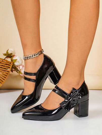 Giày cao gót mũi nhọn, gót chunky, chất liệu satin bóng, đính nơ, thích hợp phối cùng váy cho bé gái.