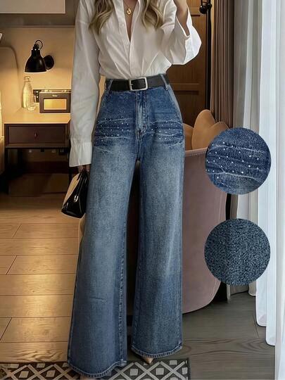 Phong cách A: Trang phục dành cho phụ nữ 26 tuổi với cạp cao, dáng suông thoải mái, họa tiết da mèo dễ chịu, đính đá nhỏ dập nổi, thời trang, năng động, giản dị, tiện lợi khi đi du lịch, đa năng, phù hợp với mọi mùa, có thể mặc quanh năm, quần jeans xanh.