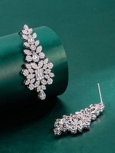 一对Tylionnejewelry奢华立方氧化锆吊坠耳环，适合作为礼物送给女性朋友和家人，适用于约会、婚礼、派对和周年纪念活动。