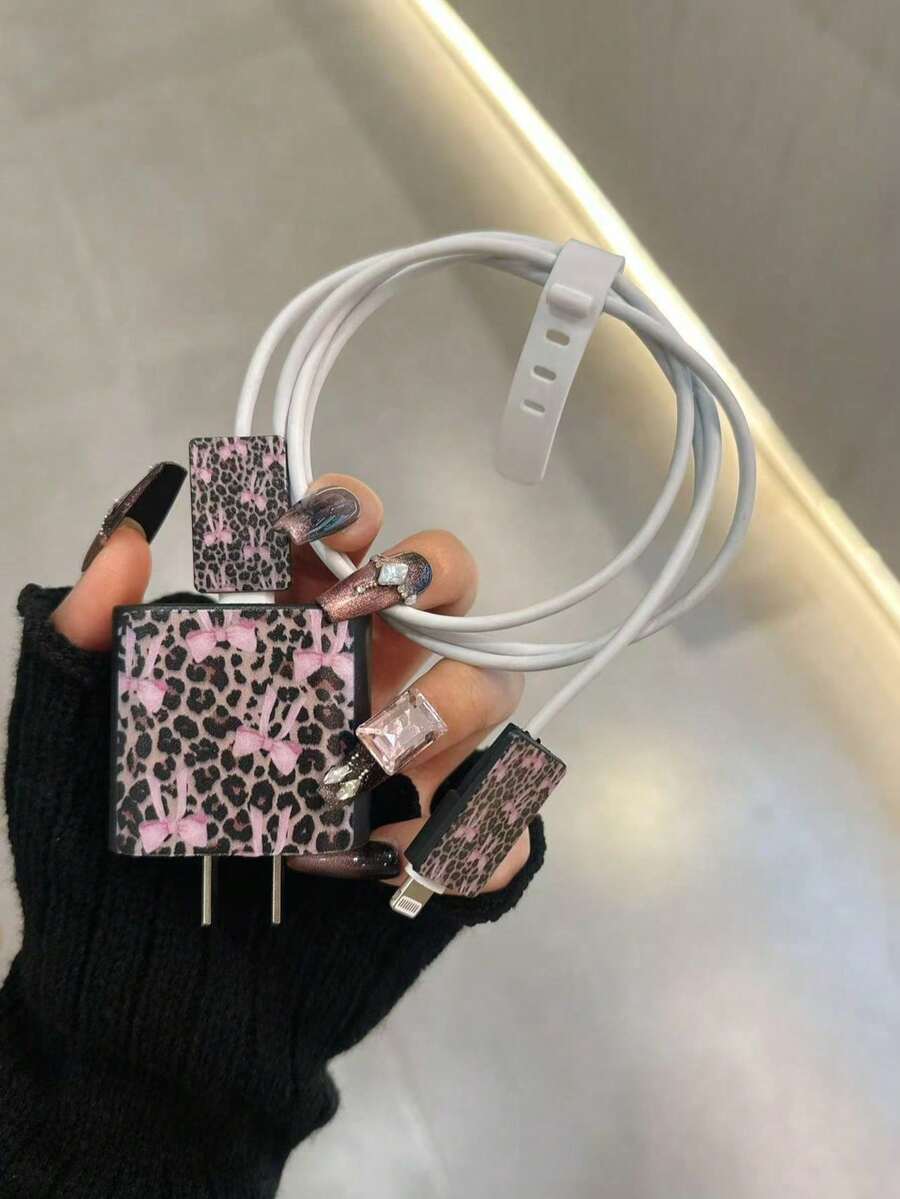 4 Peças Capa Protetora de Carregador com Design de Laço em Estampa de Leopardo em TPU, Compatível com iPhone 13/14/15, Compatível com Adaptador de 18W/20W - Inclui Capas para Cabo e Ponta, Presente Ideal - Multicolorido - Visão 1