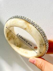 1 pieza Brazalete de resina geométrico asimétrico ancho, brazalete apilable con remache de concha texturizado, accesorio de joyería de moda y encantador para mujer adecuado para uso diario - Multicolor B - Ver 11
