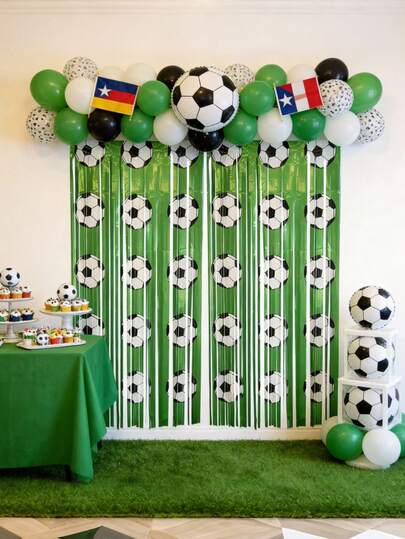 2片装足球主题箔帘/足球帘，派对装饰，拍照背景，足球主题派对装饰，运动主题装饰，悬挂装饰，世界杯庆祝装饰，足球生日派对背景，体育迷比赛日装饰，拍照背景