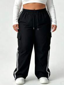 大码女式工装裤，侧边条纹，翻盖口袋，抽绳腰带，松紧腰带，舒适弹力面料，适合日常穿着和运动，直筒裤型 - 黑色 - 查看 14