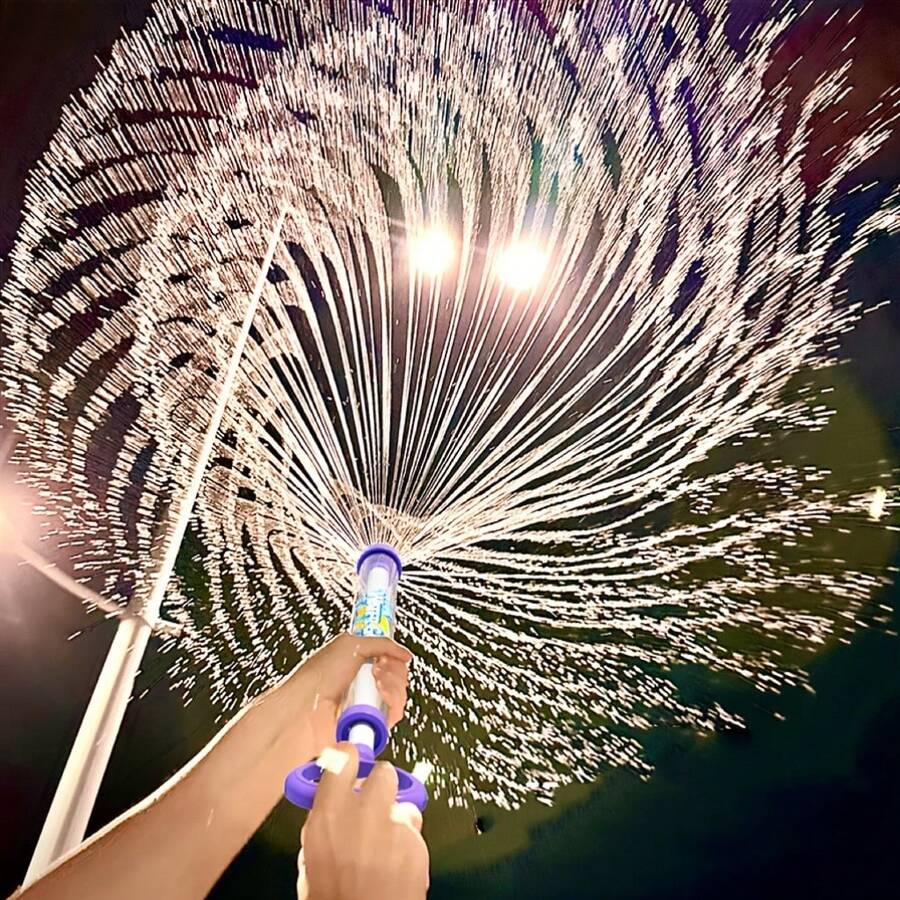 Pistola de agua con efecto de fuegos artificiales, adecuada para piscina al aire libre, juegos de fiesta en la playa, peleas de agua en la piscina, accesorios fotográficos, regalo sorpresa para niños y niñas (color aleatorio) - Multicolor - Ver 1