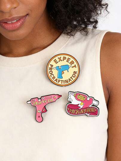 1set Cute Tiny Crafter Pin CRAFTY LIL Hot Glue Gun Brooch With Star Design Accessory For Daily Wear Whimsical Handmade Gift