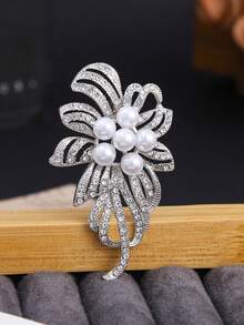 1款时尚珍珠花朵造型水钻胸针，适合女性日常佩戴 - 白色 - 查看 2