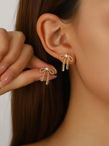 1对女士纹理蝴蝶结锆石铜耳钉，丝带设计，温柔优雅，适合早春、母亲节、日常及节日、音乐、派对等场合佩戴。 - 金黃色 - 查看 1