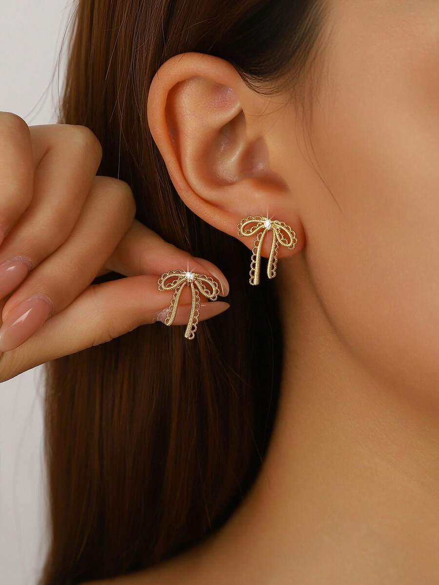 1对女士纹理蝴蝶结锆石铜耳钉，丝带设计，温柔优雅，适合早春、母亲节、日常及节日、音乐、派对等场合佩戴。 - 金黃色 - 查看 1