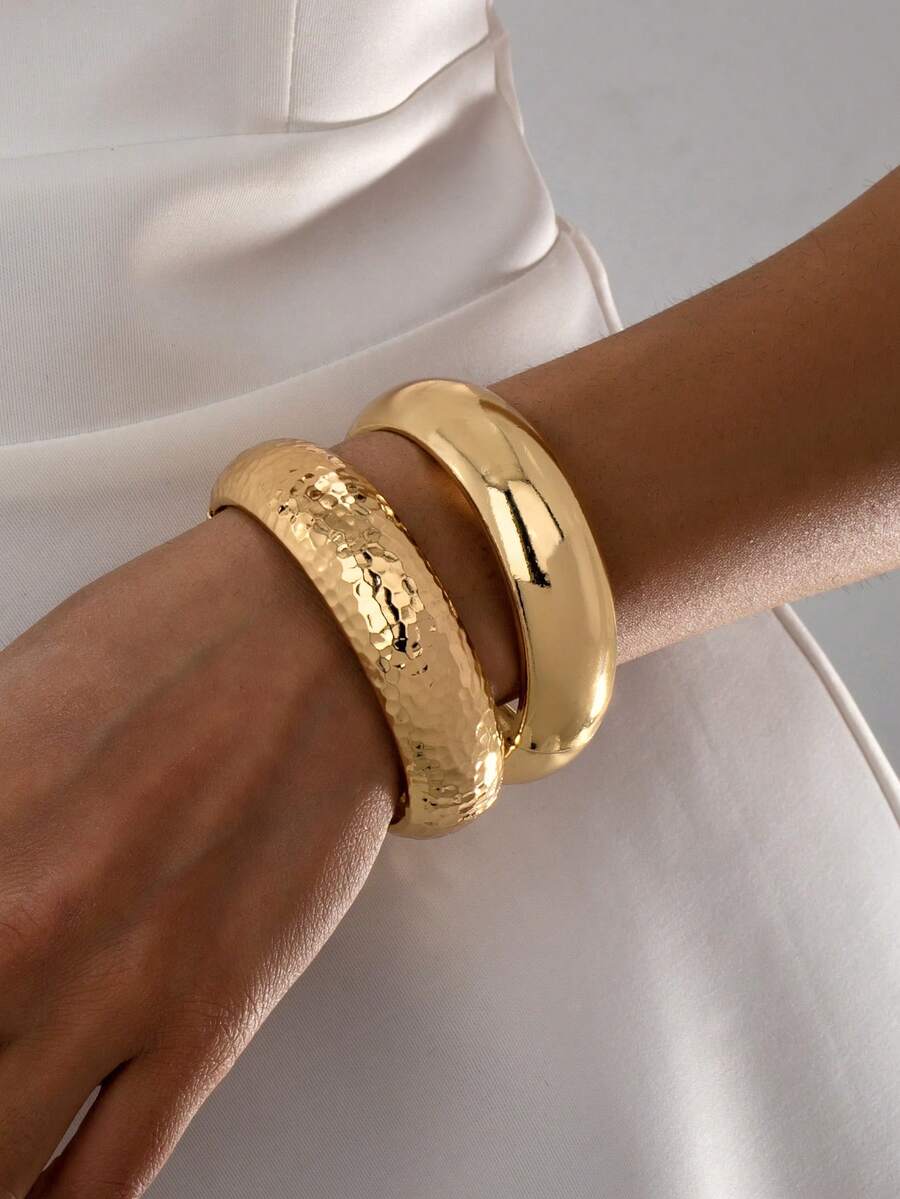 Set de 2 piezas de pulseras brazaletes metálicos con textura arrugada y lisa de moda para mujeres - Amarillo Oro - Ver 1
