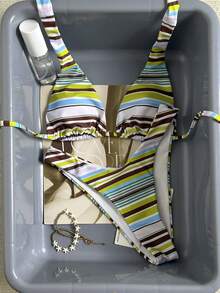 Conjunto de Bikini a Rayas - Perfecto para Usar en la Playa y la Piscina - Multicolor - Ver 3