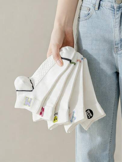 5 pares de calcetines cortos para mujer, calcetines invisibles suaves y casuales con bordado de letras lindas, de tela de malla, adecuados para el uso diario de la mujer y para combinar con zapatos casuales/deportivos