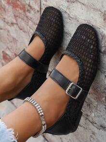 1 Đôi giày bệt nữ kiểu Pháp thanh lịch, thiết kế khoét rỗng, giày lười thời trang bohemian mũi vuông quai cài khóa, kiểu dáng retro, thích hợp cho việc đi làm, phù hợp với xu hướng xuân/hè 2026. - màu đen - Xem 3