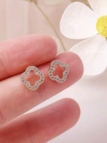 1 Đôi bông tai đinh tán hình cỏ bốn lá rỗng, tối giản, thời trang, thích hợp để đeo hàng ngày. - Hoa tai - Xem 7