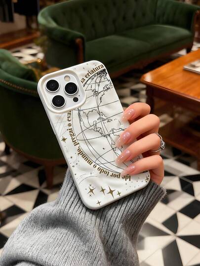 世界地图手机壳，白色褶皱陨石纹理，手绘全球轮廓和经纬线，融合地理探索与人文诗意。适用于 14/15 Pro 系列，防震软边设计，图案清晰耐用；摄像头开孔精准，凸起边缘设计，按键操作流畅无阻。适合喜爱旅行主题、古典插画或哲学设计的用户，沉稳风格蕴含深意，是通勤、学术场合或赠送旅行朋友的理想之选，兼具文化底蕴与实用保护。兼容 17、17 Pro、17 Pro Max、16、16 Plus。