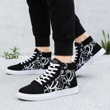 Tenis para hombre casuales de moda con diseño de grafiti abstracto zapatos para hombre cómodos de lona y gamuza sintética con cordones calzado tipo bota de caña alta transpirable y ligero estilo urbano juvenil versátil suela plana suave y antideslizante resistente al desgaste para uso diario informal - Blanco - Ver 2