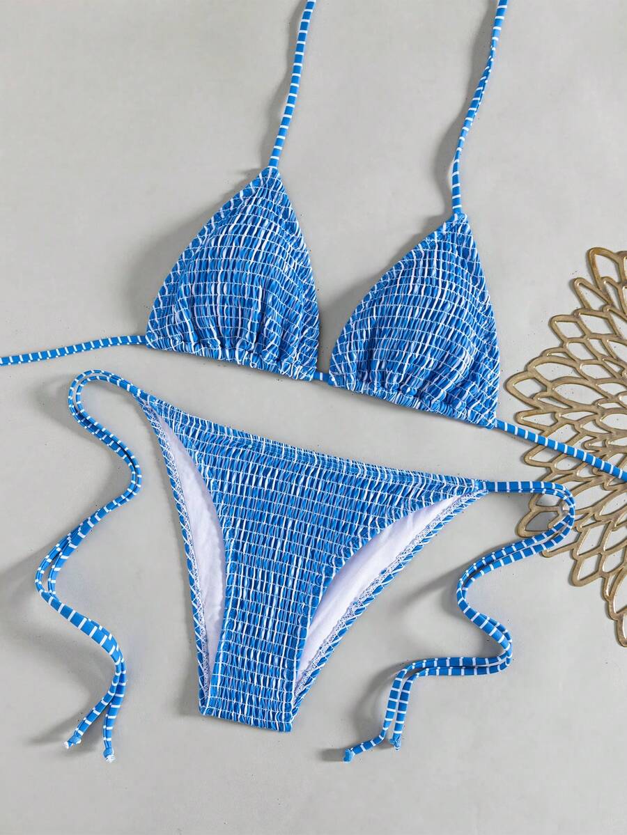 Nuevo Lanzamiento Bikini de Dos Piezas con Volantes, Estampado de Leopardo y Lunares, Sexy con Halter, Traje de Baño para Vacaciones en la Playa, Primavera/Verano - Fondo azul cielo con rayas blancas - Ver 1
