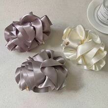 1 Stück Satin Blüten-Clip, modischer 3D Haarschmuck Clip, elegantes Haargummi Accessoire für Frauen, Klammer - Verschiedenfarbig - Übersicht 1