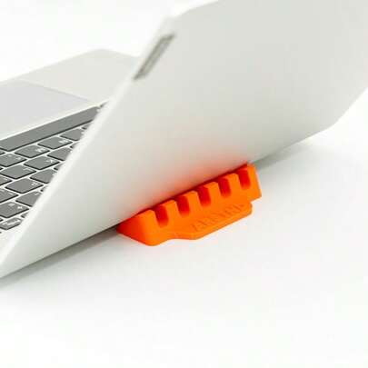 Tấm tản nhiệt đa năng dành cho máy tính xách tay này được thiết kế đặc biệt để sử dụng trên bàn làm việc văn phòng, giúp tăng thêm chiều cao và độ ổn định, đồng thời có thêm lớp gia cố chắc chắn.