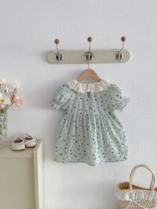 1 chiếc đầm hè cho bé gái màu xanh lá nhạt họa tiết hoa nhí, đầm xếp ly cổ ren/tay phồng kiểu công chúa, dáng rộng nhẹ. - Màu xanh Bạc hà - Xem 3