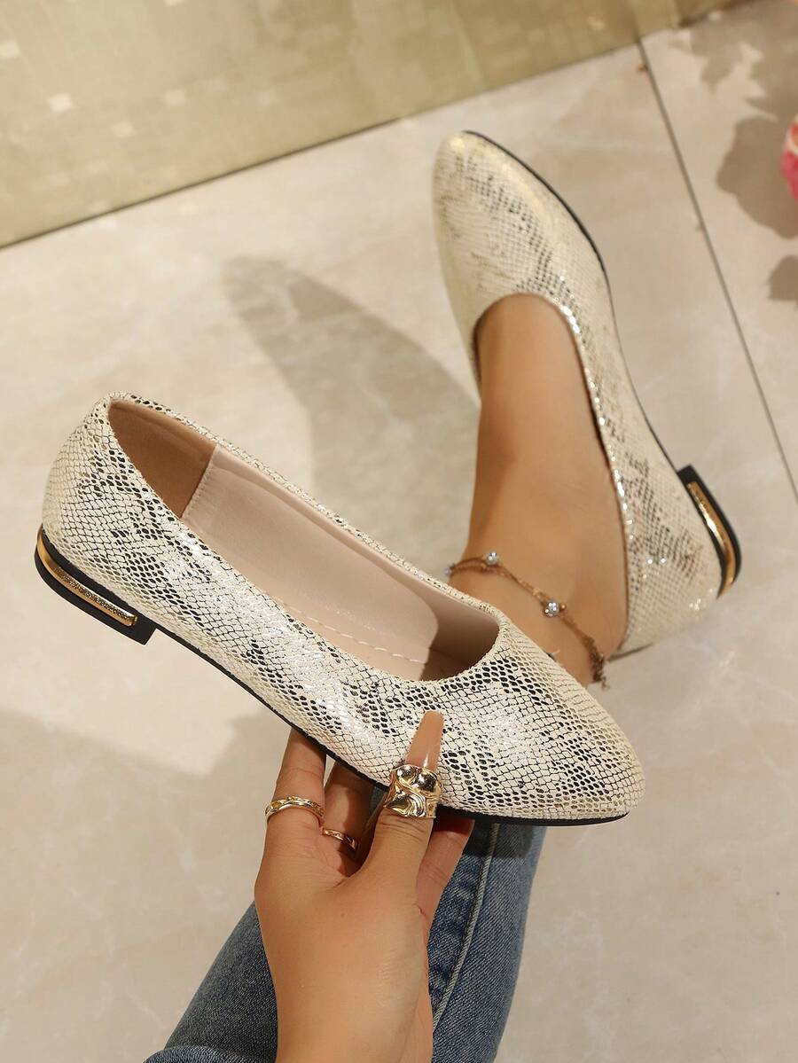 Women's Snake Skin Pointed Toe Flat Shoes, With Gold Decor Loafers, Loose Fit, Recommend Ordering 0.5 Or 1 Size Down, Wide Toe Design Suitable For Wide Feet And High Instep