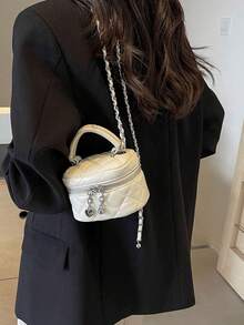 New Fashion Classic Multifunctional Waterproof PU Material, Diamond Quilted Pattern Handbag, Lightweight And Easy To Carry, Zipper Closure Design, Heart-Shaped Zipper Decor Crossbody Round Box Bag, Coin Purse, Suitable For Shopping, Travel, Commuting - White - View 3