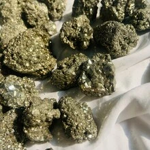 1 mảnh đá Pyrite thô nhỏ, mảnh Pyrite tự nhiên, mảnh Pyrite thô lớn, đá tiền tài, mẫu khoáng vật Pyrite tự nhiên hạt nhỏ - Chalcopyrite không đều, quà tặng độc đáo cho nhà và vườn trong dịp lễ. - Vàng - Xem 12
