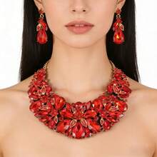 一套优雅的镶钻耳环和项链首饰套装，适合新娘、婚礼、宴会和派对佩戴。 - 珠寶套裝 - 查看 4