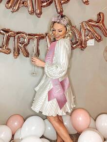 3件套女士生日配饰套装，包括：1条生日腰带、1个生日皇冠、1条生日女孩腰带、1个生日皇冠发箍、1副生日女孩眼镜，适合生日派对佩戴，时尚闪亮的生日派对礼物。 - 皇冠生日套裝粉 - 查看 5
