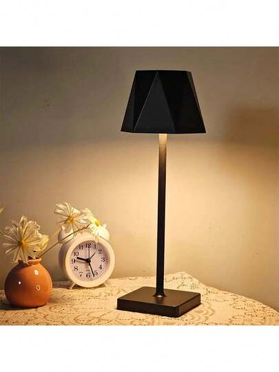 1个现代简约可充电便携式露营灯，触摸控制，3色可调光，柔和照明，适用于卧室、客厅、餐厅、露营、咖啡馆等场所。