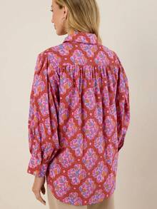 Casual Western Boho Floral Blouse - Women's Red Retro Medallion Print Top Featuring Classic Button Down Front And Fluid Lantern Sleeves Shirt - 玫紅色 - 查看 3