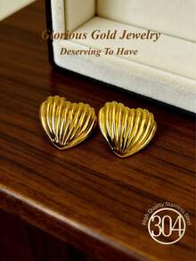 2 Pieces Of Women's 18K Shell Heart-Shaped Gold Earrings, A Women's Earpiece With Intricate Texture, Hammered Finish, Substantial Earring, Low-Allergenic Stainless Steel Material, Simple Design, Suitable As A Birthday Gift. - Gold - View 4