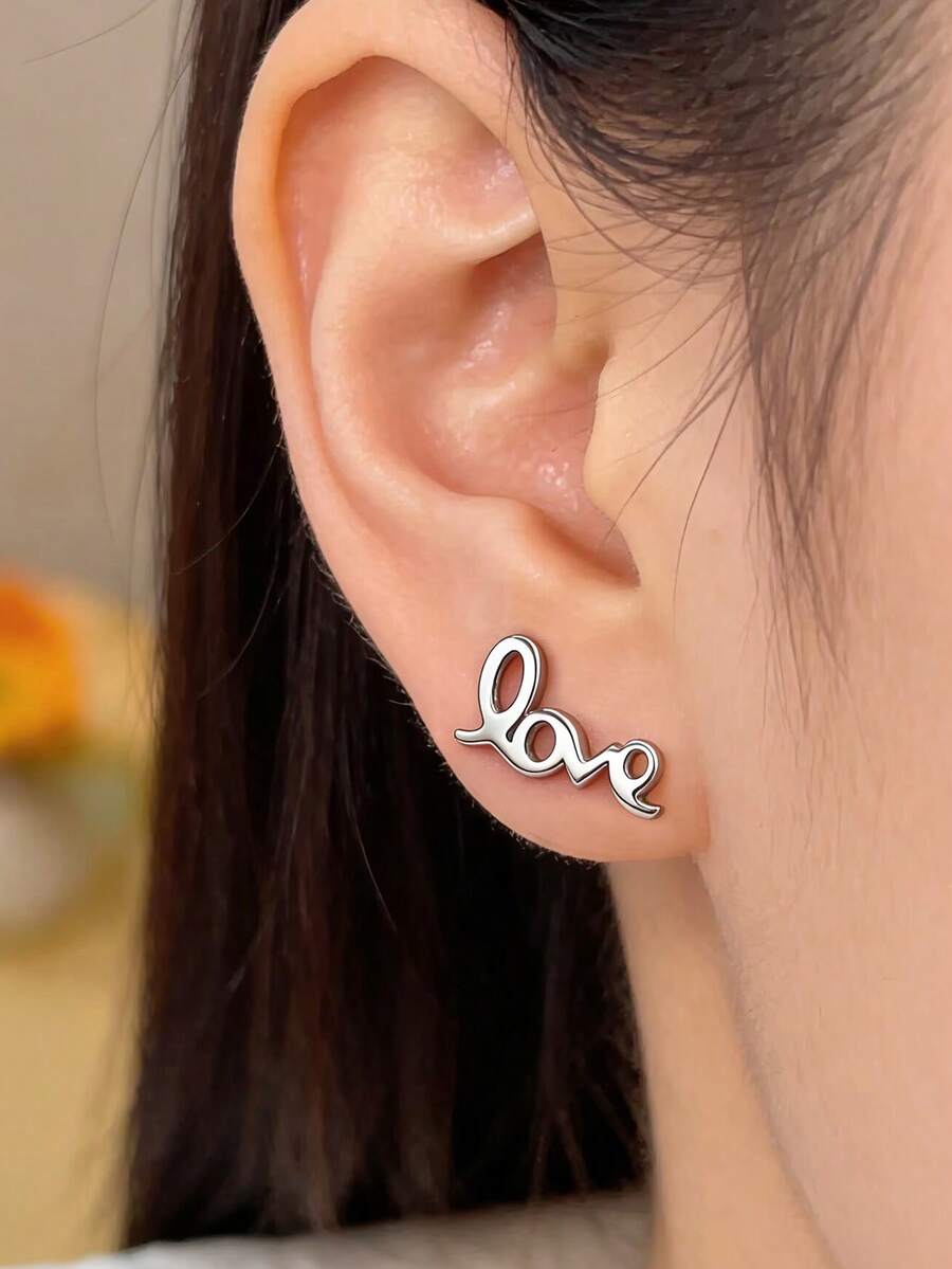 1 paire de boucles d'oreilles en acier inoxydable avec lettres "LOVE", boucles d'oreilles de haute qualité, non décolorantes. Bijou quotidien cadeau pour femmes, accessoire de boucles d'oreilles unisexe pour couple - Argent - Voir 1