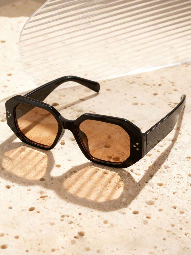 1 Cặp kính thời trang hình chữ nhật dành cho nam, đa năng, mạnh mẽ và sắc sảo, tôn lên đường nét và chiều sâu khuôn mặt, phù hợp cho sinh hoạt hàng ngày, đi biển, lái xe, cắm trại, câu cá, tiệc tùng và du lịch ngoài trời, dùng được quanh năm. - Nhiều màu - Xem 9