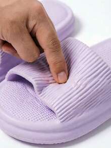 Pantuflas de interior/baño de EVA para hombres y mujeres, adecuadas para uso en el hogar, la playa o la ducha - 2 pares de zapatos, morados y verdes - Ver 11