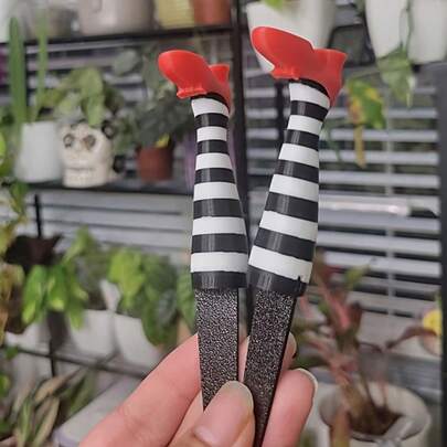 1 Cặp Chân Phù Thủy Trang Trí Chậu Cây | Hàng Rào Phong Cách Gothic In 3D, Đồ Trang Trí Sân Vườn Bằng Nhựa Cho Cây Trồng Trong Chậu, Bãi Cỏ, Món Quà Phục Sinh Ngoài Trời Hoàn Hảo Cho Bạn Bè, Cũng Thích Hợp Cho Halloween, Cọc Cắm Cây Phong Cách Gothic | Đồ Trang Trí Sân Vườn Mini Ngày Lễ, Quà Tặng Trang Trí Bàn Làm Việc Kỳ Quái, Quà Tặng Trang Trí Độc Nhất Vô Song
