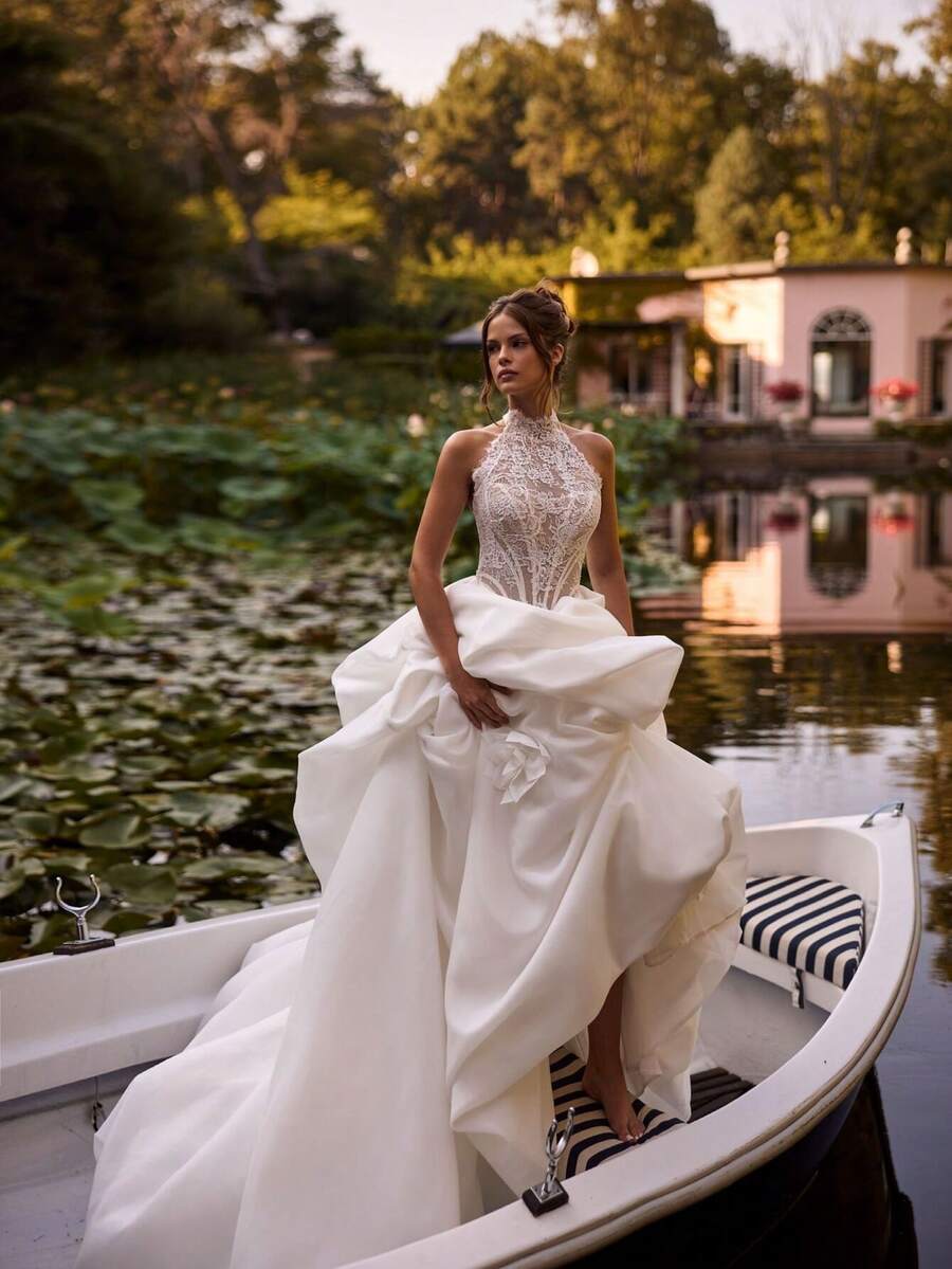Ball Gown Wedding Dress For Women With Halter High Neckline And Sleeveless Design, Elegant Bridal Gown Featuring Lace Embroidered Bodice With Full Floral Detail And Heavy Satin Skirt With Structured Volume, Three Dimensional Pleated And Floral Skirt Detail Adding Depth And Texture, Defined Waistline Enhancing Shape, Small Train Completing Elegant Look, Unique Combination Of Lace And Satin Creating Balanced Style, Perfect For Wedding Ceremony, Lake Wedding, Boat Wedding, Christmas Celebration, Holiday Event, Prom Night, Evening Party, Birthday Celebration, Refined Bridal Style With Textured Detail - trắng - Xem 1