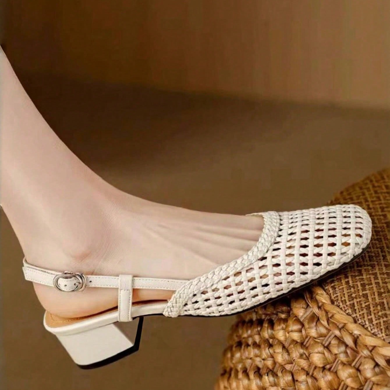 Sandalias de tacón grueso con punta cuadrada hueca y cerrada, estilo vintage, para mujer, nueva colección Primavera/Verano 2025