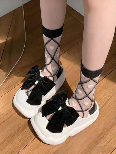 1 đôi tất lụa trong suốt kiểu Hàn Quốc/dễ thương, hình trái tim gợi cảm dành cho nữ, dài đến bắp chân.