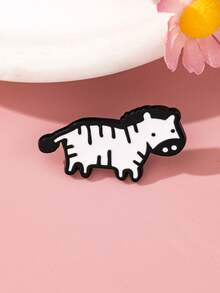 1pc Cartoon Zebra Shaped Brooch, Black And White Minimalist Line Art Design, Adorable Accessory To Add Playful Charm To Outfits - Black and White - View 3