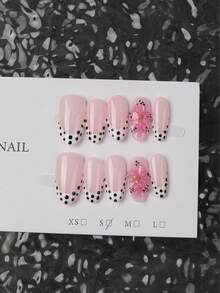 Bộ 10 miếng dán móng tay hình oval ngắn, thủ công, kiểu dáng ngọt ngào và dễ thương, có các màu hồng, đen và trắng. Thiết kế chạm khắc 3D với hạt vàng và họa tiết chấm bi đen, phù hợp cho phụ nữ và bé gái, tuyệt vời cho các bữa tiệc, sử dụng hàng ngày hoặc làm quà tặng ngày lễ. - Màu Hồng baby - Xem 3