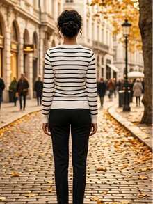 This Women's Striped Round-Neck Blouse Is Made Of Modal Fabric. - 白色和黑色 - 查看 2