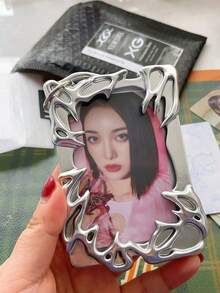 1个酷炫无属性通用小卡片卡套异形少女照片偶像学生相框保护套 - 彩色 - 查看 3
