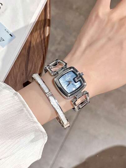 1 PC New High-End French Fashion Simple Temperament Elegant And Personalized Women's Watch, With A High-End Mother Of Pearl Dial And Hollowed Out Stainless Steel Strap Design. It Is A Retro Light Luxury Waterproof Women's Quartz Watch, Suitable For Casual Vacation Parties And Daily Decoration, And Can Be Used As A Birthday Gift.